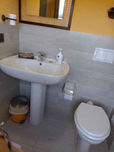 Bathroom 2, BeB le Frattocchie, L'Aquila