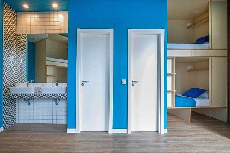 Bathroom 5, Mola! Hostel & Suites, Madrid
