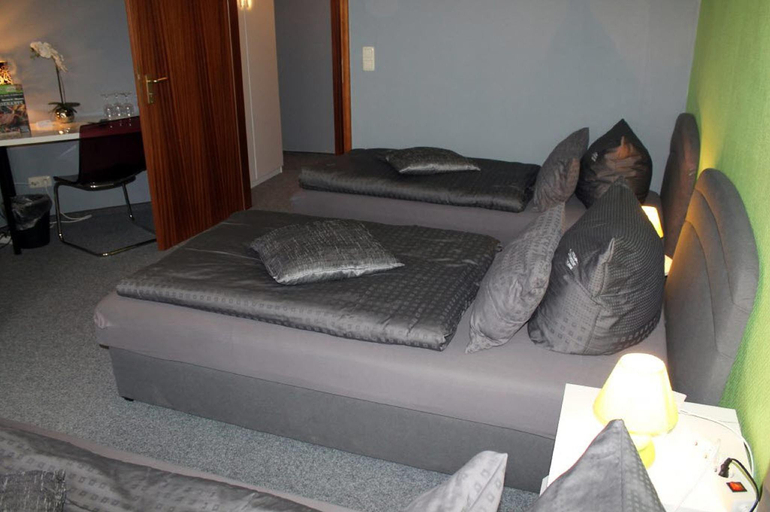 Bedroom 2, Hotel Dithmarscher Haus, Dithmarschen