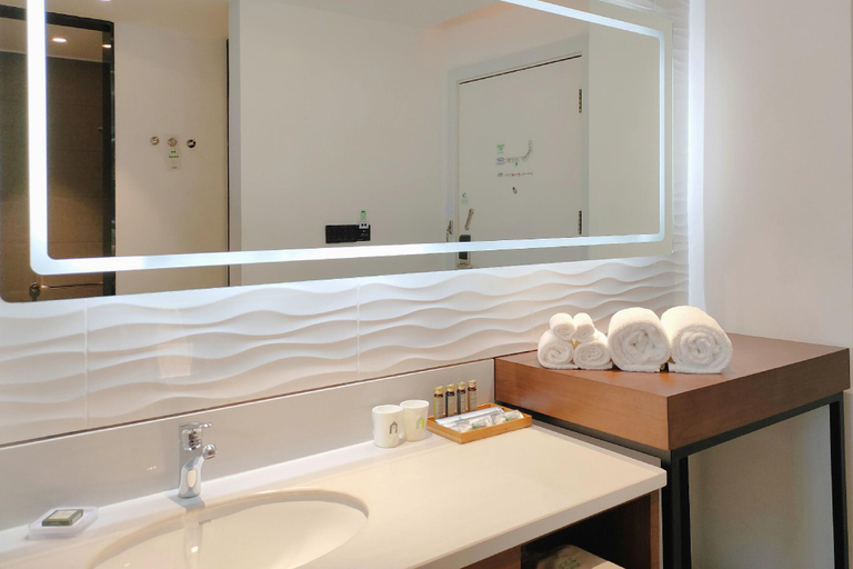 Bathroom 3, Campanile Hotel Shenzhen Bay Convention and Exhibition Center, Shenzhen