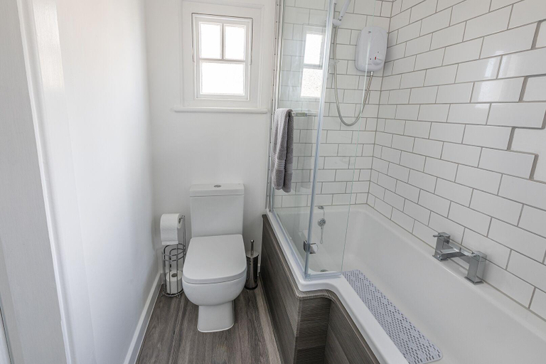 Bathroom, The Sleep-Inn Hare B&B, Kent