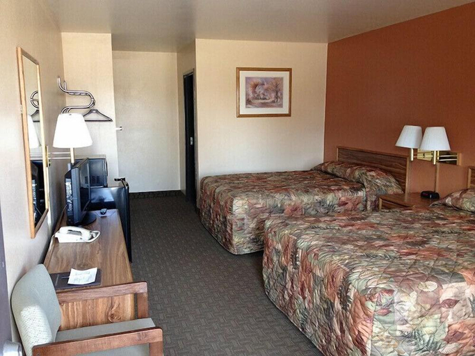 Bedroom 2, Cottonwood Inn & Suites, Phillips