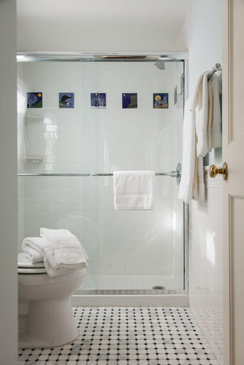 Bathroom 4, Sugar Hill Inn, Grafton