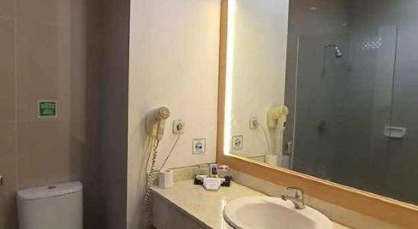 Bathroom, AZHIMA Resort and Convention, Boyolali