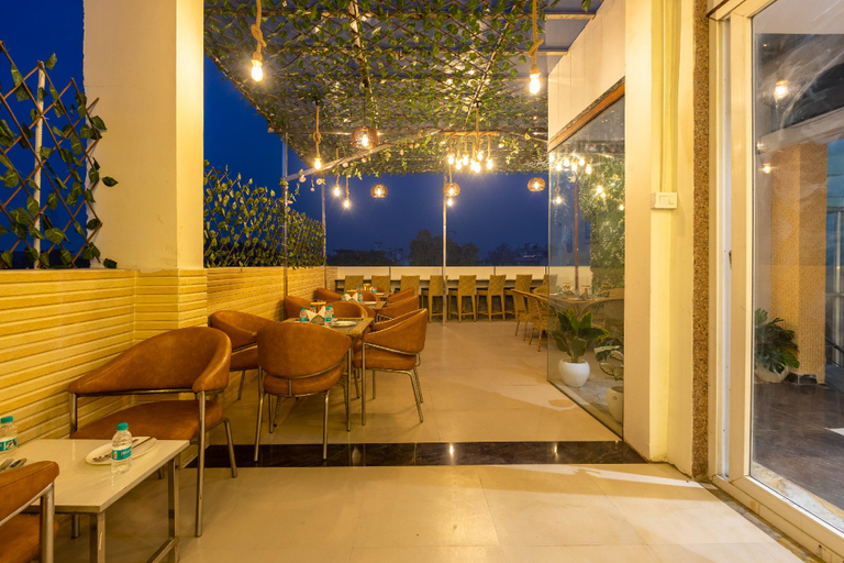 Restaurant 3, Hotel Ginzer Plaza By ASPL, Gautam Buddha Nagar