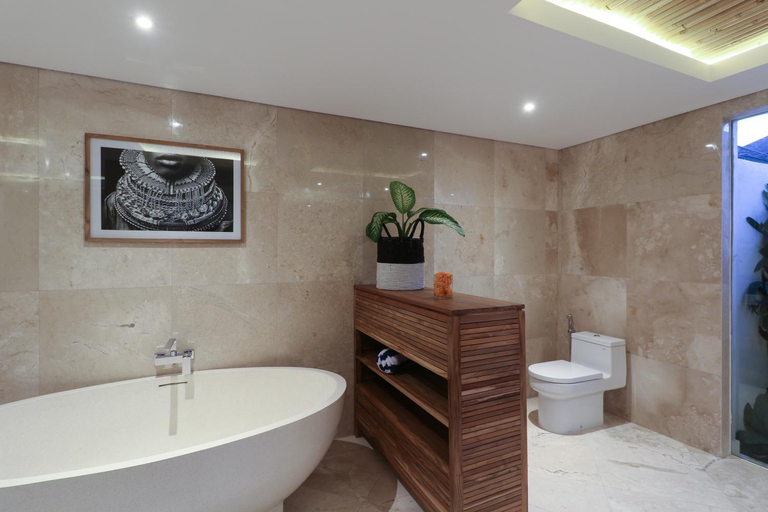 Bathroom 4, The Plantation at Batu Belig, Badung