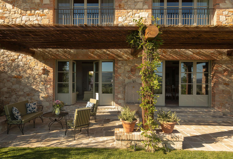 Exterior & Views