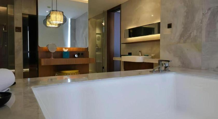 Bathroom 5, The Lotus Hotel Chongqing, Chongqing