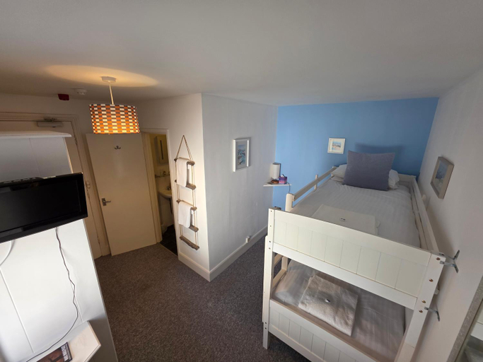 Bedroom 2, The Badger Inn, Cornwall