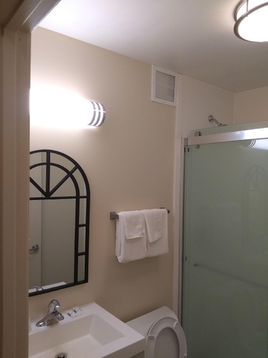 Bathroom 3, Red Crown Inn, Anne Arundel
