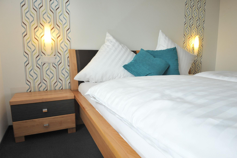 Bedroom 2, Casa Palatina Vinotel, Bad Dürkheim