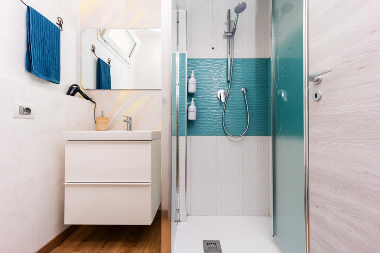 Bathroom 2, Tropea Solemare, Vibo Valentia