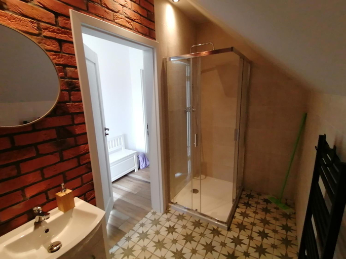 Bathroom 3, Karkonoskie Uroczysko, Jelenia Góra City