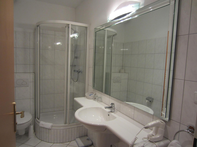 Bathroom 5, Hotel Gildenhof An Den Westfalenhallen Dortmund, Dortmund