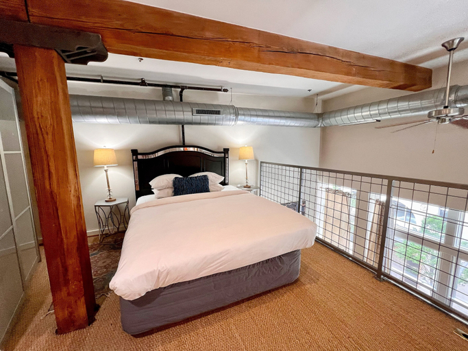 Interior 2, Dolly, Davidson