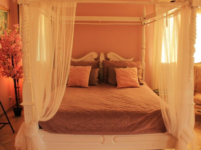 Bedroom 5, Esmaralda's House of Love, Palermo