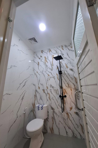 Bathroom 5, Sultan Guest House, Palu