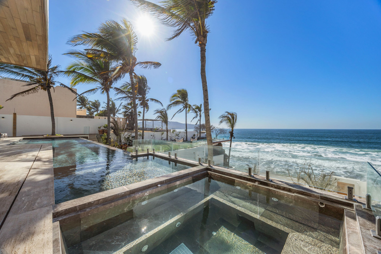 Room 4, Private Careyeros Oceanfront Living, Compostela