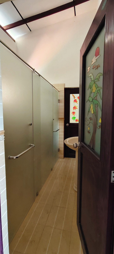Bathroom 2, Roamer's ark villa, Galle Four Gravets