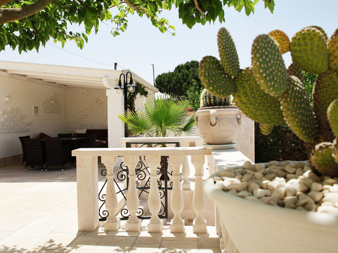Food & Drinks 5, Villa in Apulia with Pool and Barbecue, Bari