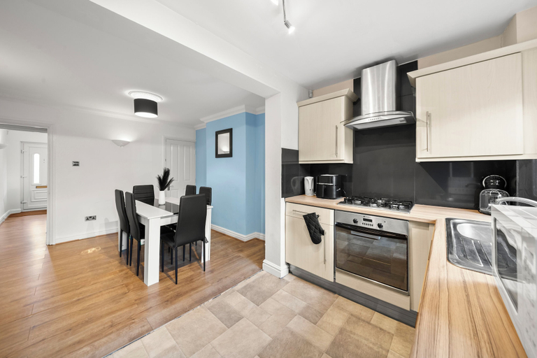Private kitchen 4, Contractor 3-Bed Long-Stay & Discounts, Wokingham