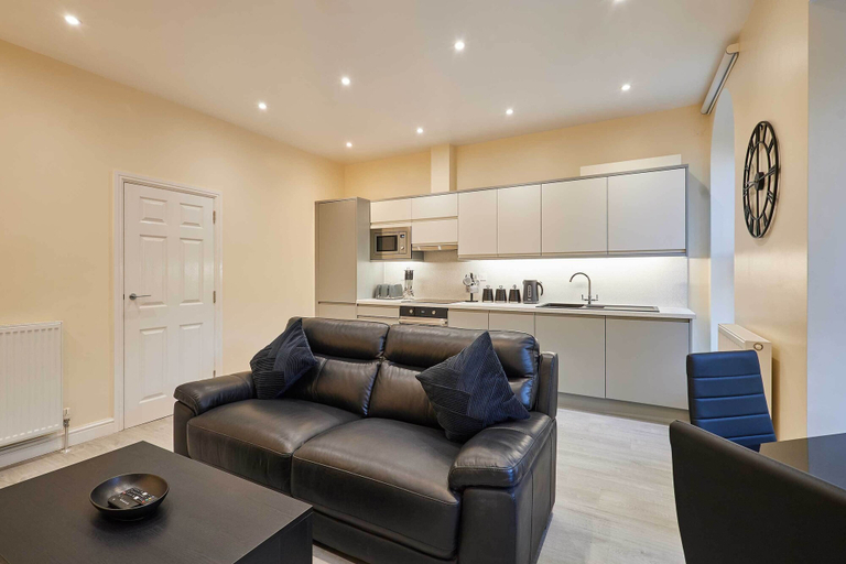 Room 2, Host Stay Ross View First Floor Apartment, North Yorkshire