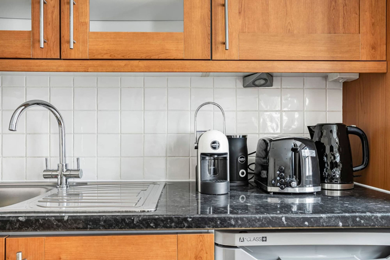 Room 5, Marylebone Flat Near Oxford St Baker Street, London