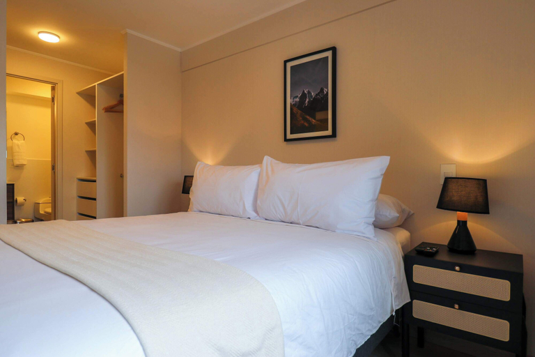 Room 4, w Dazzling 2BR w Balcony in Miraflores, Lima