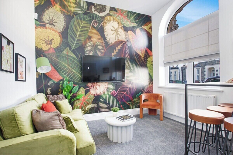 Others 4, Stadium View Family & Group 3-bed Retreat, Cardiff