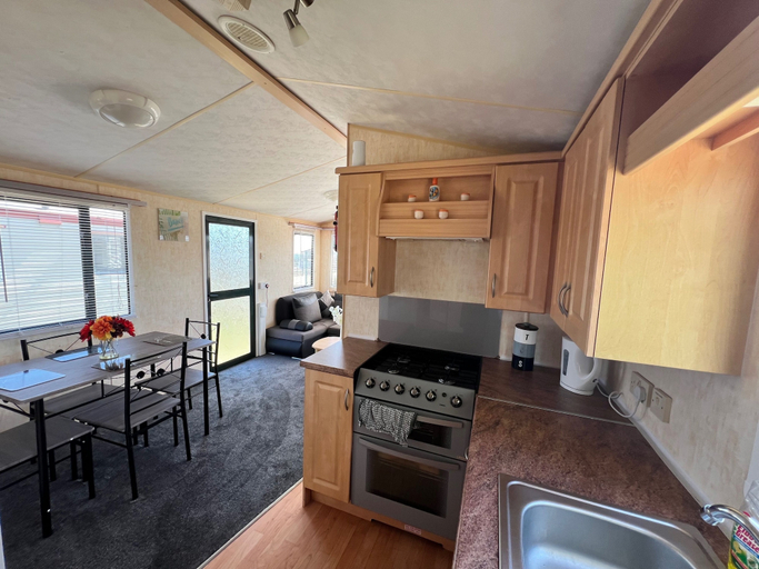 Private kitchen 5, Rohannah A and C Ultimate Retreat, Essex