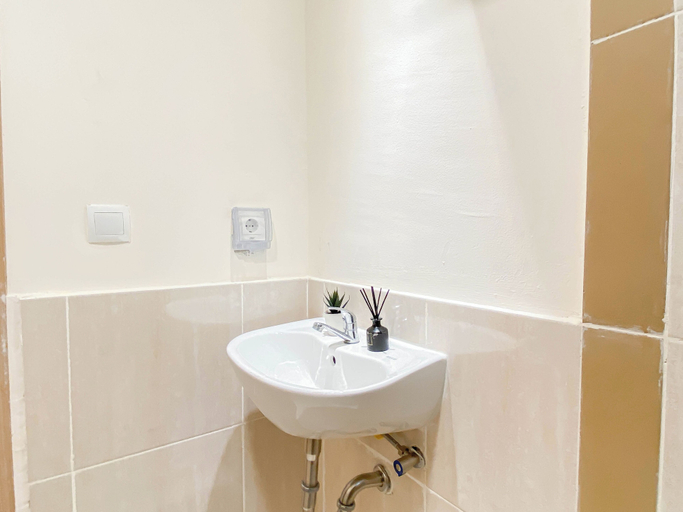 Bathroom 5, Trendy 2Br At Meikarta Apartment, Cikarang