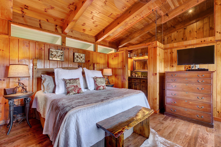 Interior 5, Hilltop Hideaway, Macon