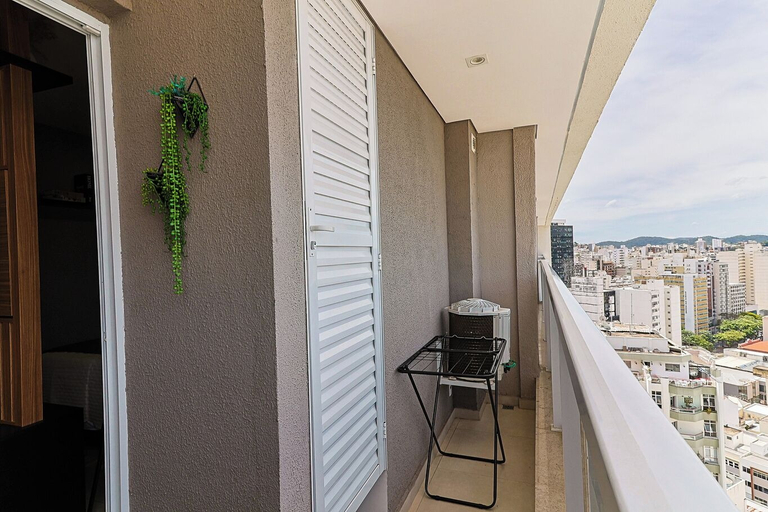 Room 5, Studio Pet Friendly c Garagem e Varanda no Centro, Juiz de Fora