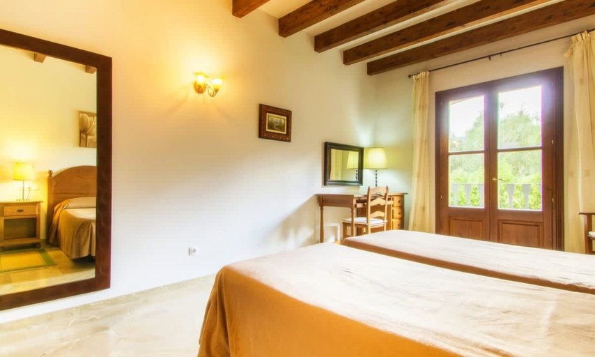 Room 5, Spacious Rural Retreat in Mallorca, Baleares