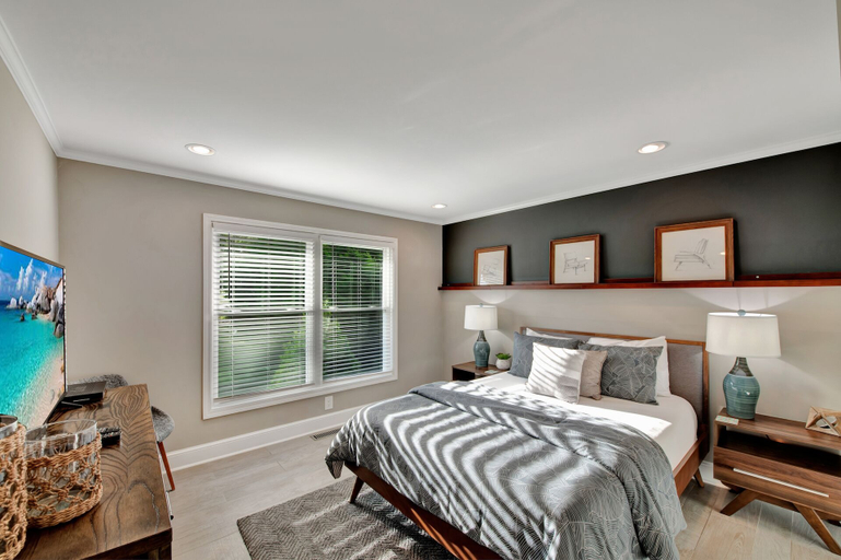Interior 3, Southern Sunrise, Iredell