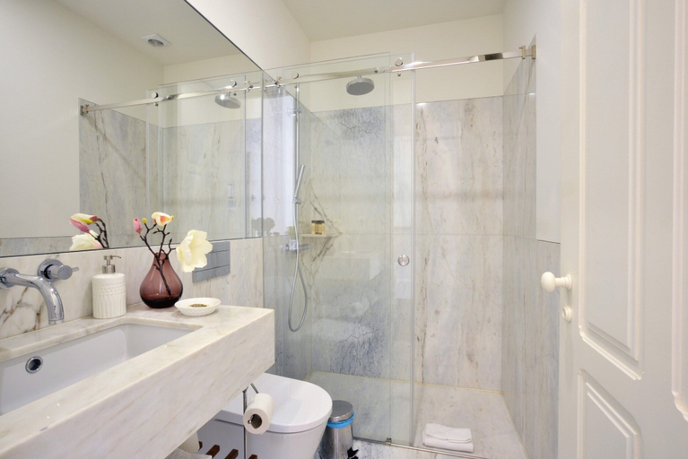 Bathroom 2, Beautiful apartment in Oporto, Porto