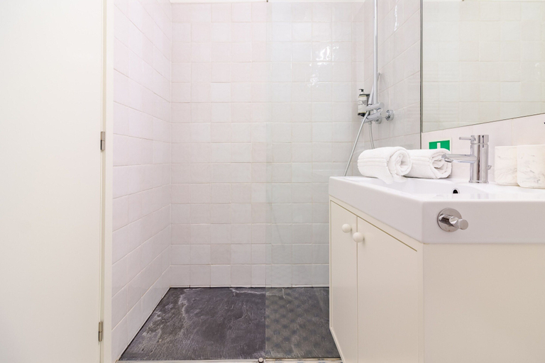 Bathroom 4, Stylish Porto Studio With City Views, Porto
