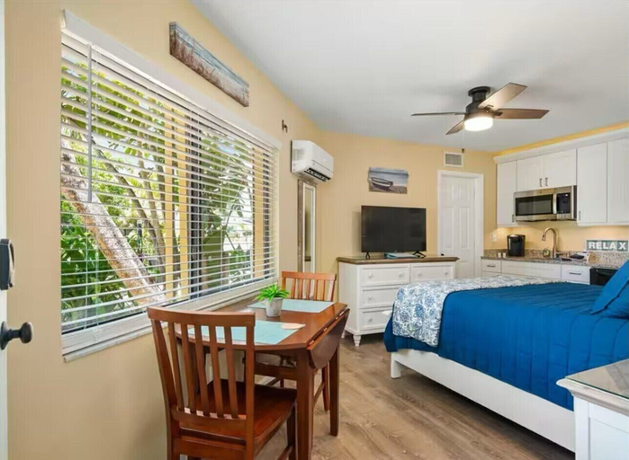 Room 5, Casa Bella D in Fort Myers Beach, Lee