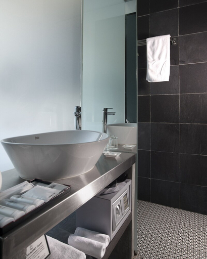 Bathroom 3, The Rucksack Caratel, Malacca City