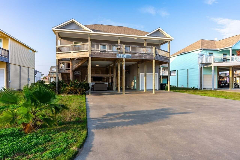 Exterior 4, Sea Worthy 3 Bedroom Home, Galveston