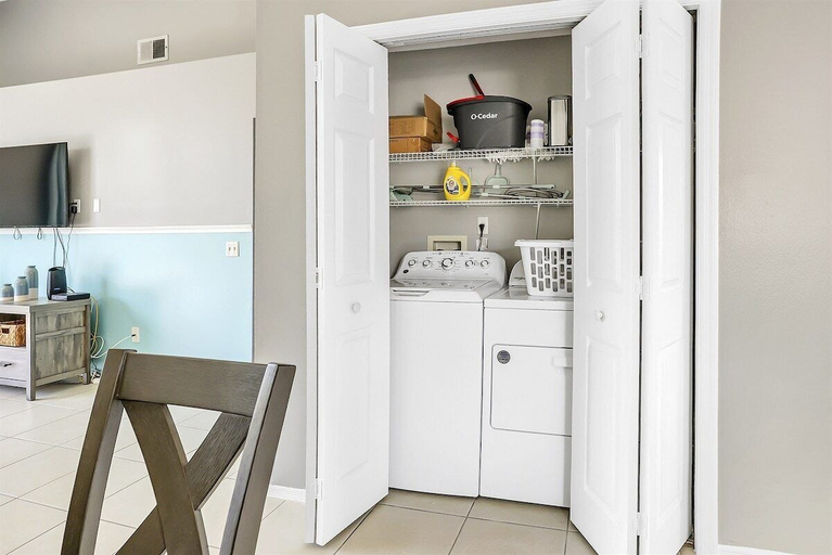 Interior 5, 4716-4-ww-blend of Relaxation and Convenience, Osceola