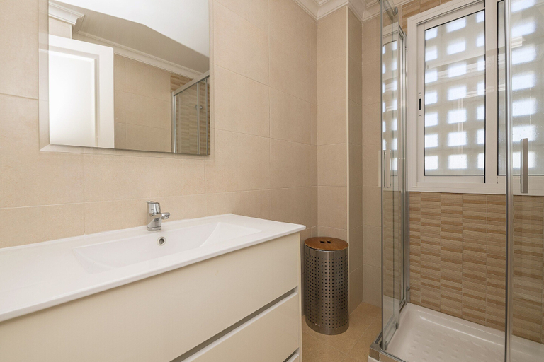 Bathroom 1, El Trebol - Apartment In El Puerto De Santa Maria, Cádiz