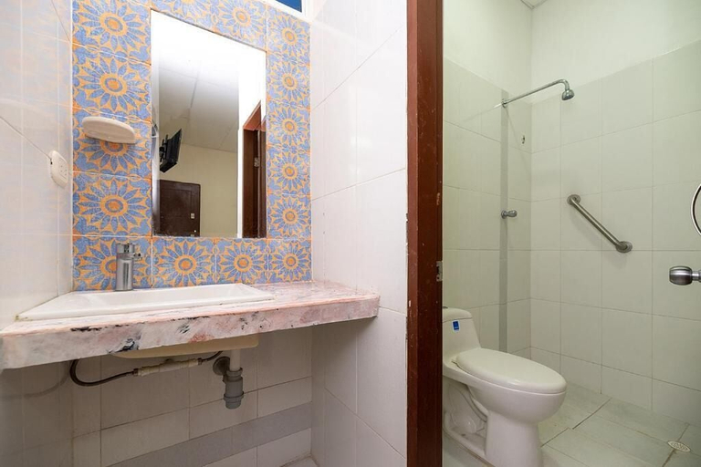 Bathroom 4, Hotel Skal Inn, Barranquilla