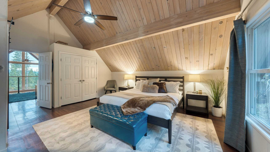 Interior 5, Retreat With Lake Access, Deck & Modern Interior Agate Peak by Avantstay, Placer