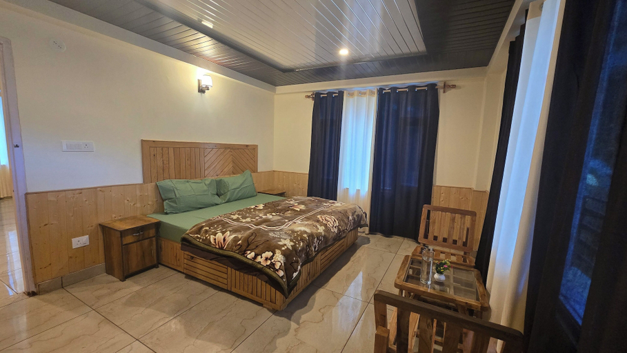 Room 1, Hils & Paw, Kullu