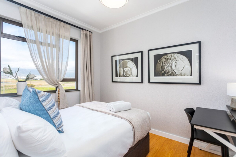 Room 5, Burmeister Circle by Ctha, City of Cape Town