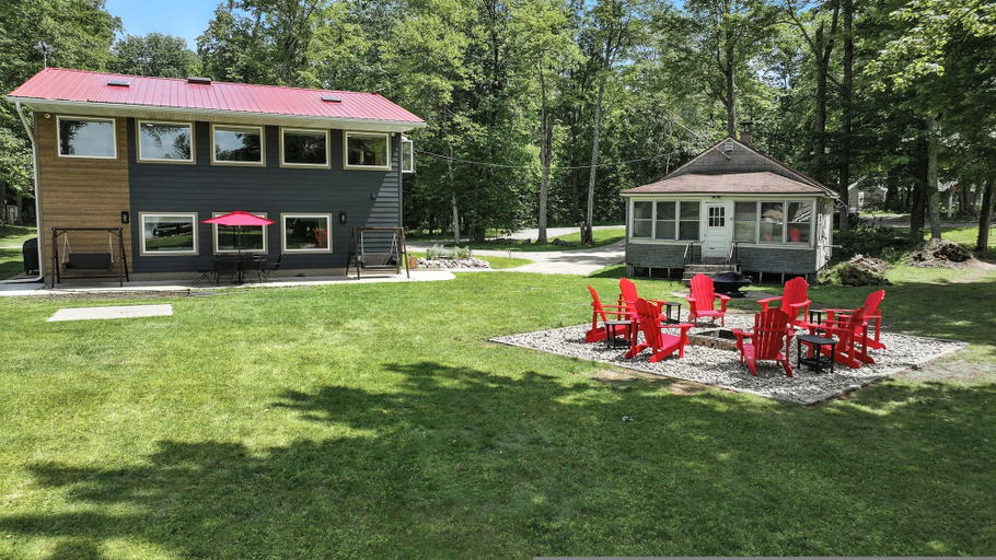 Exterior 2, 5 BR Family Hangout I Lake Views I Firepit, Oconto