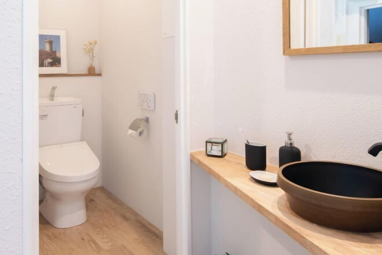 Bathroom 2, Good Neighbors, Kanazawa