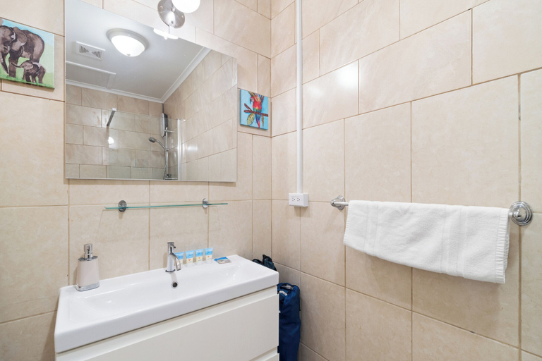 Bathroom 4, Little Paradise #5 - Barica Geel