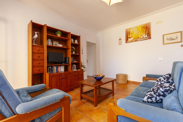 Room 5, C04 - Bay Ahoy 3 Bed Apartment in Lagos, Lagos